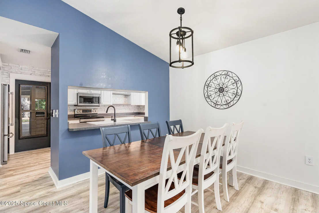 Photo of 4118 Twin Oaks Boulevard