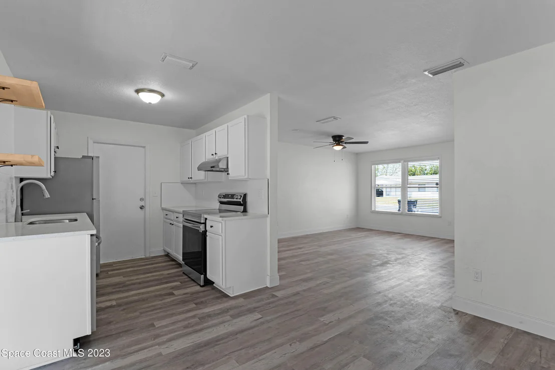Photo of 750 Cobblestone Lane NE