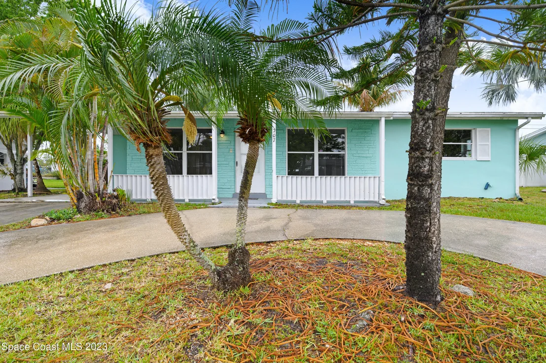 Photo of 707 Ixora Drive
