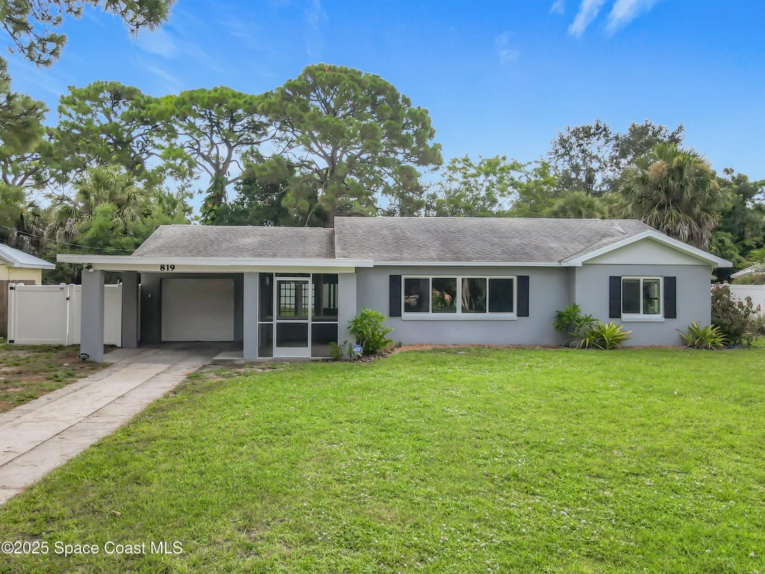 Photo of 819 W Whitmire Drive