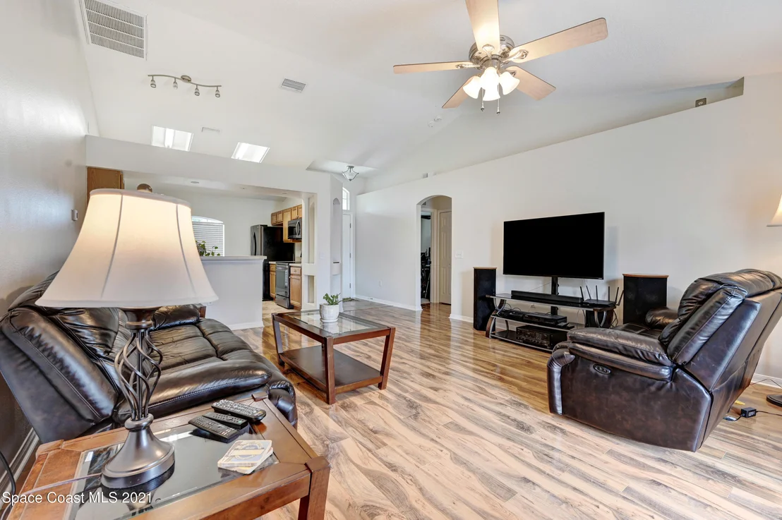 Photo of 971 Pineland Drive