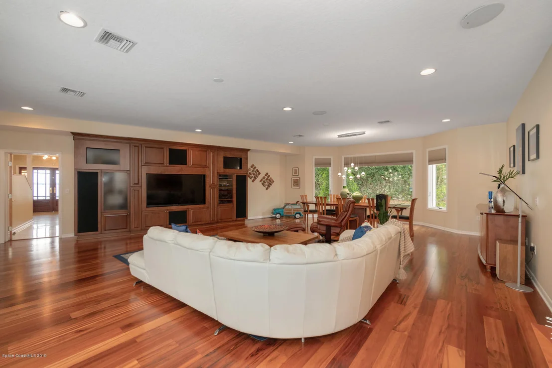 Photo of 865 N Indian River Drive N