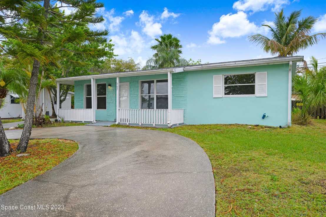 Photo of 707 Ixora Drive