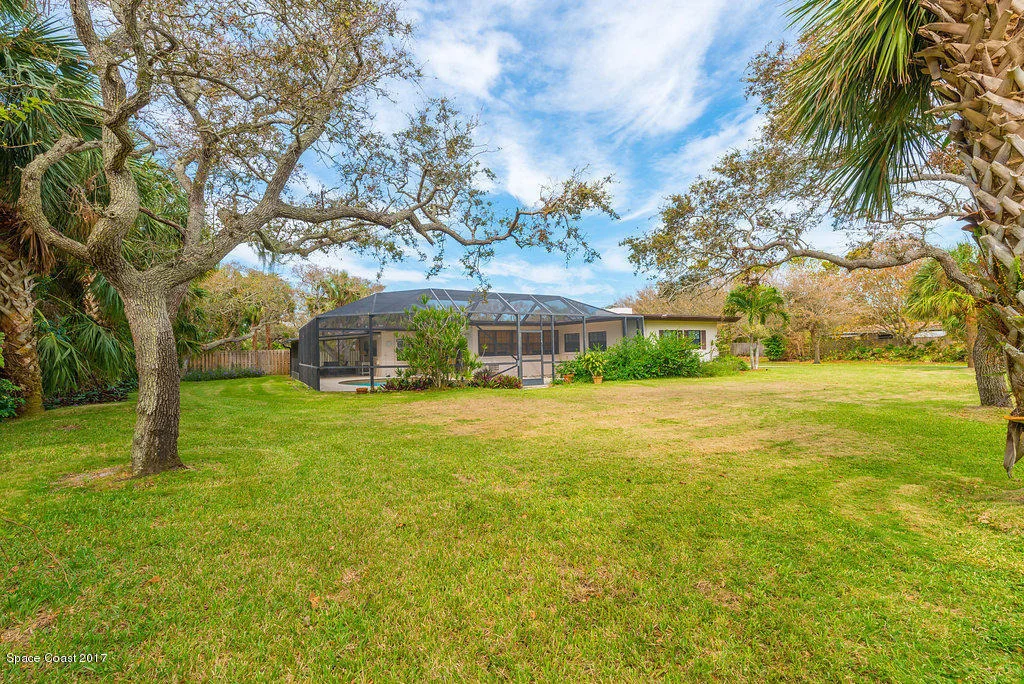 Photo of 201 Cocoa Avenue
