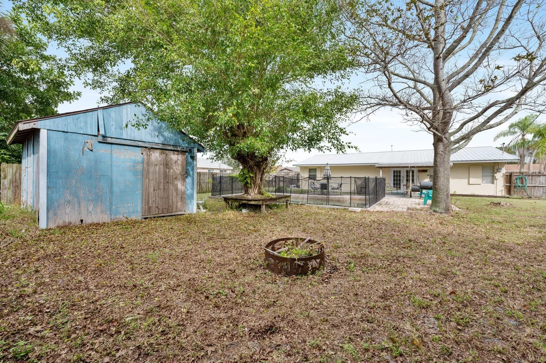 Photo of 822 Onyx Drive NE