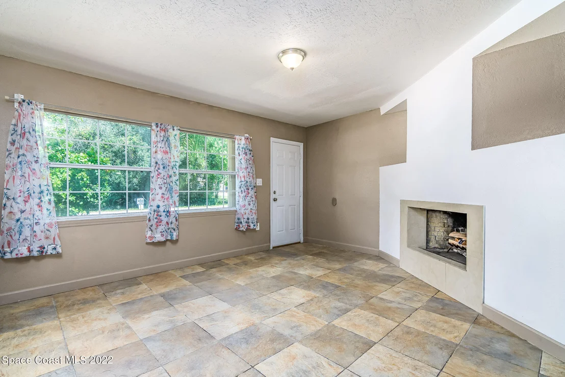 Photo of 1861 Trimble Road
