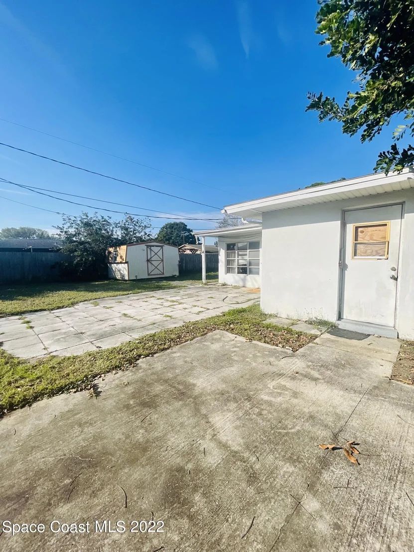Photo of 810 Edwards Street NE