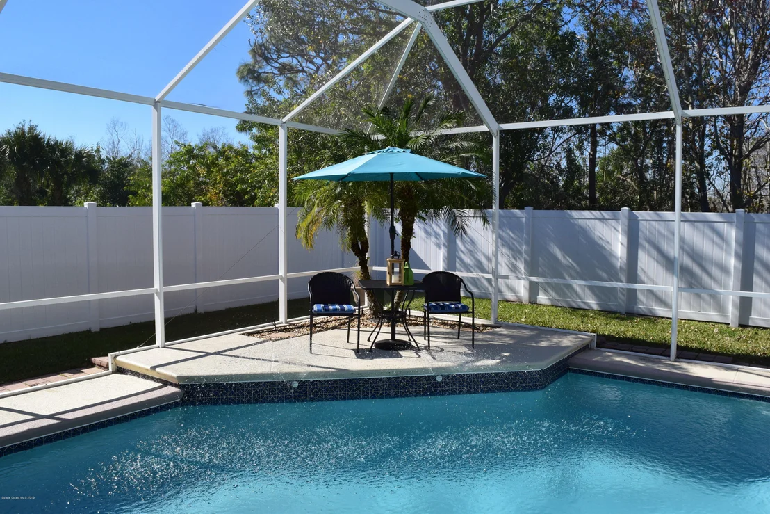 Photo of 975 Carriage Hill Road