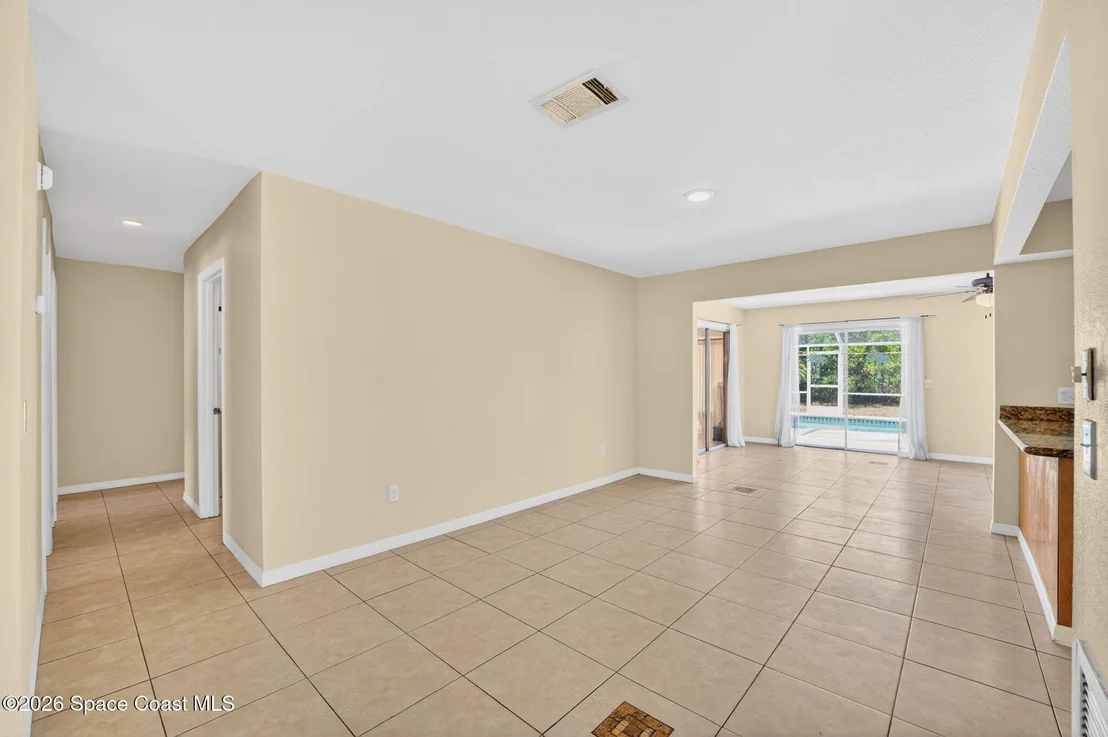 Photo of 1340 Mariposa Drive NE