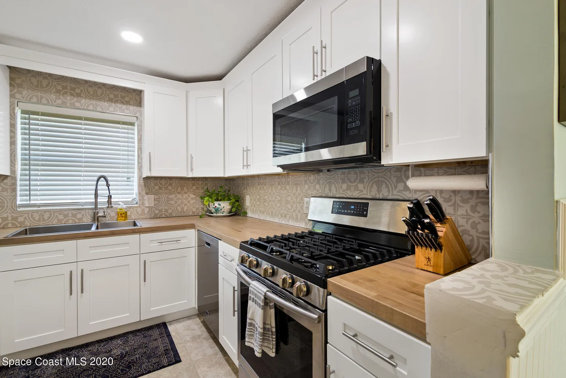 Photo of 1094 Madrid Road