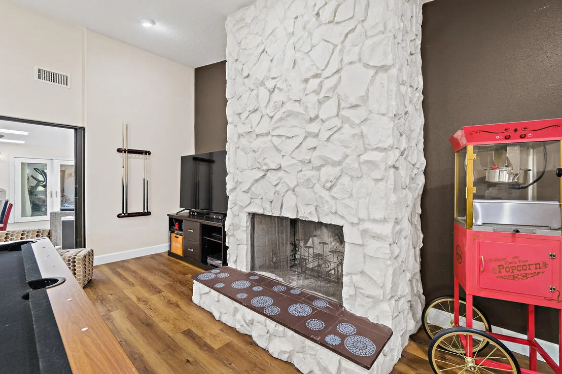 Photo of 810 Knecht Road NE