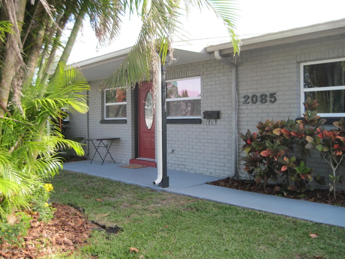 Photo of 2085 Lakeview Drive