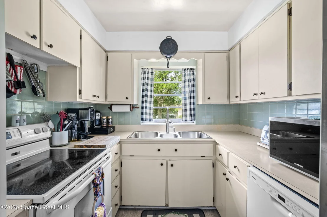 Photo of 1425 Crest Drive