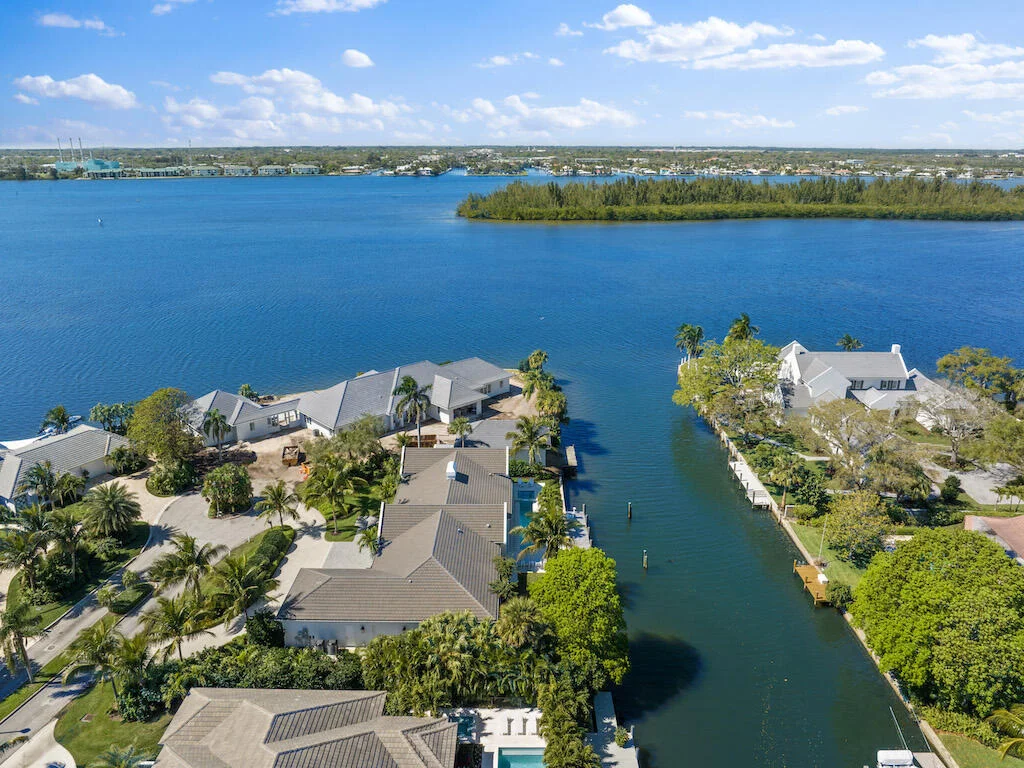 Photo of 501 River Drive