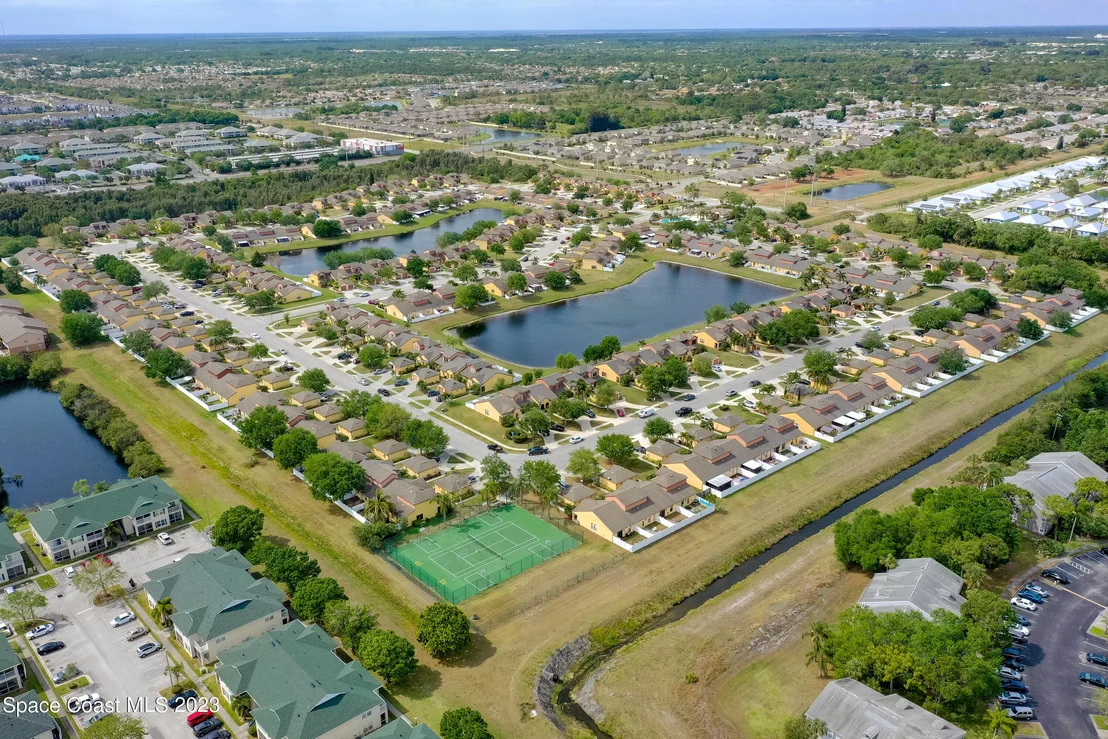 Photo of Unit 101 at 910 Luminary Circle