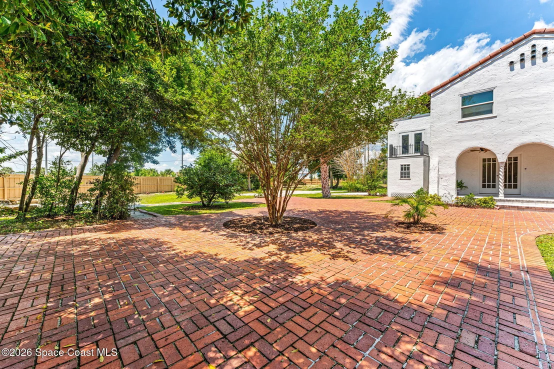 Photo of 121 Circle Drive
