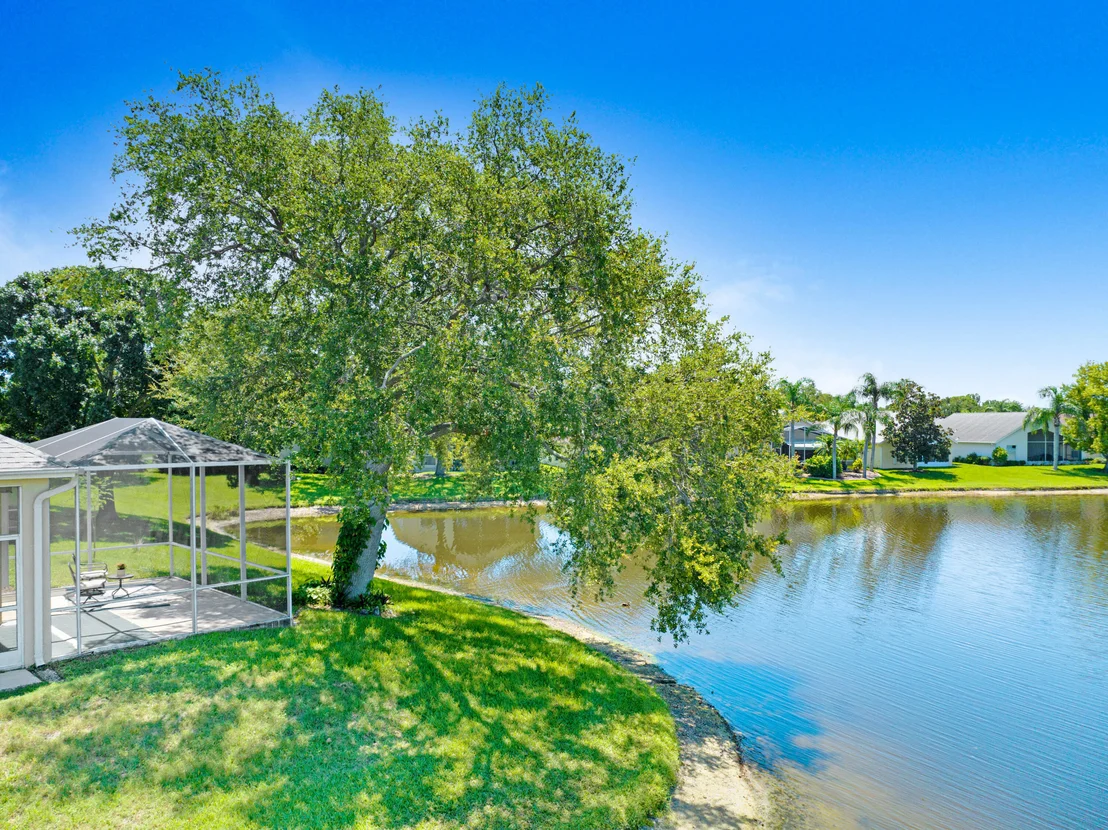 Photo of 2299 Addington Circle