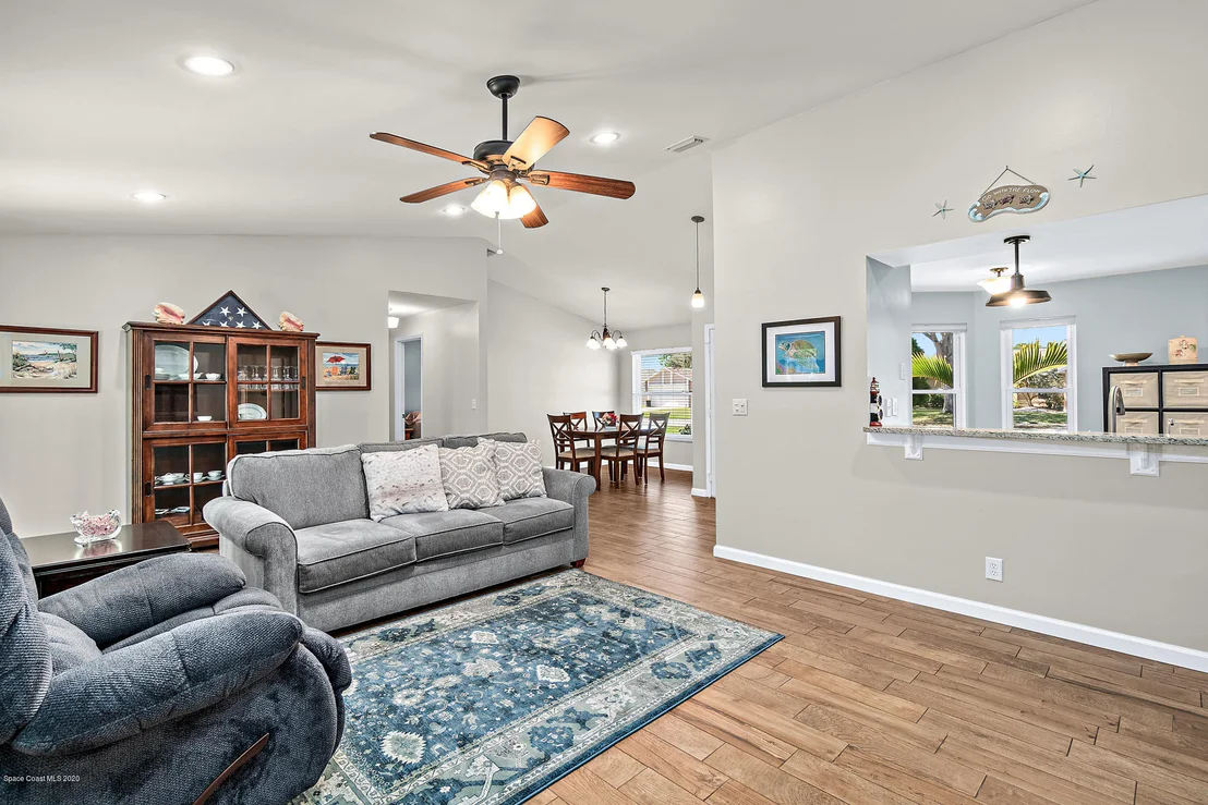 Photo of 818 Pine Shadows Avenue