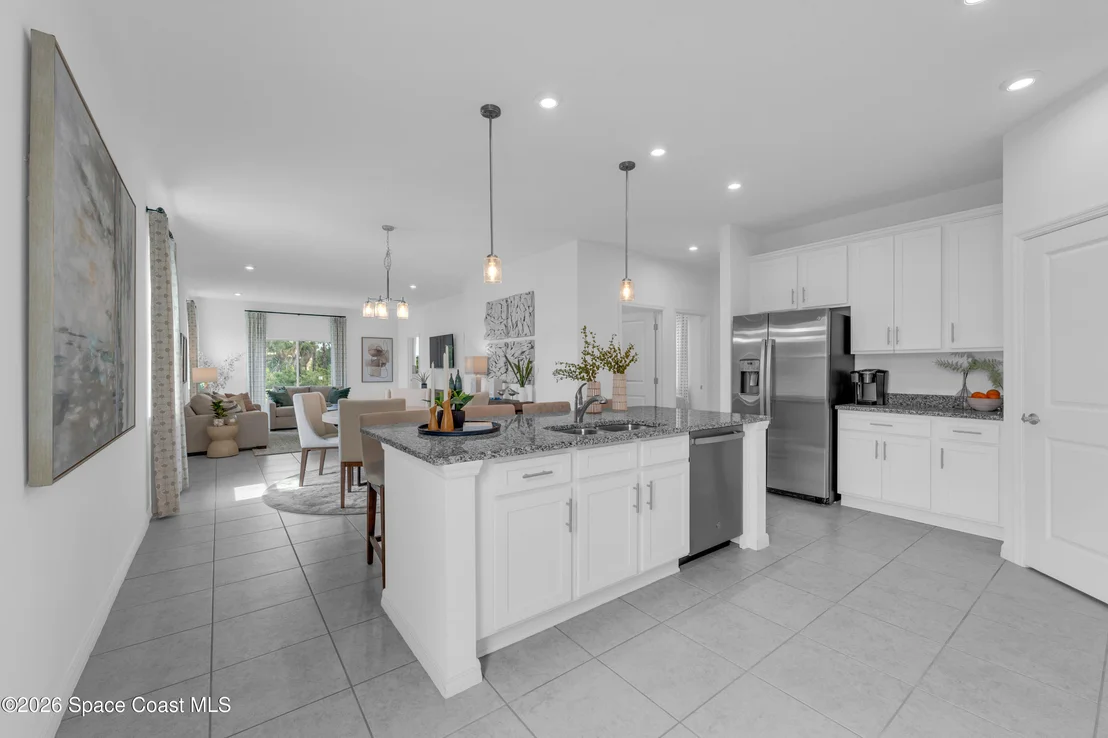 Photo of 637 Castleford Avenue NE