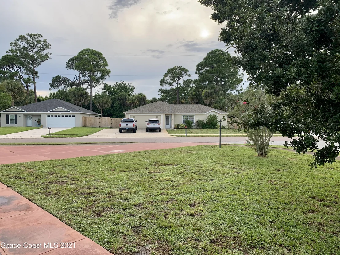 Photo of 899 Barclay Drive