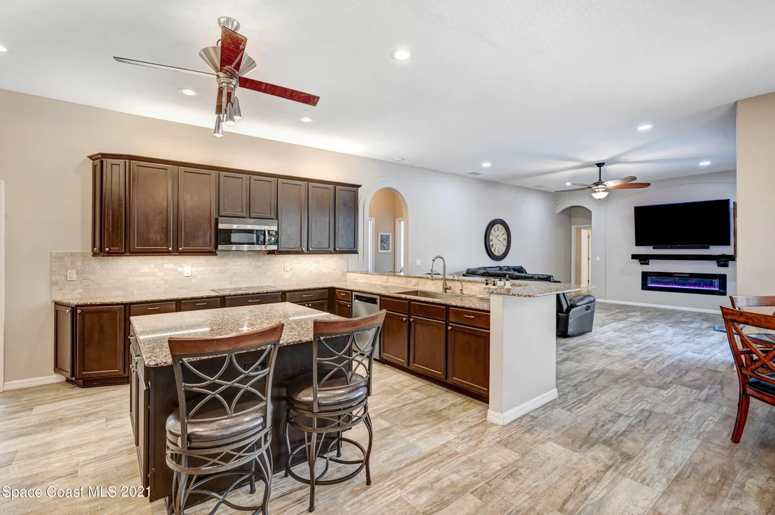 Photo of 5917 Newbury Circle