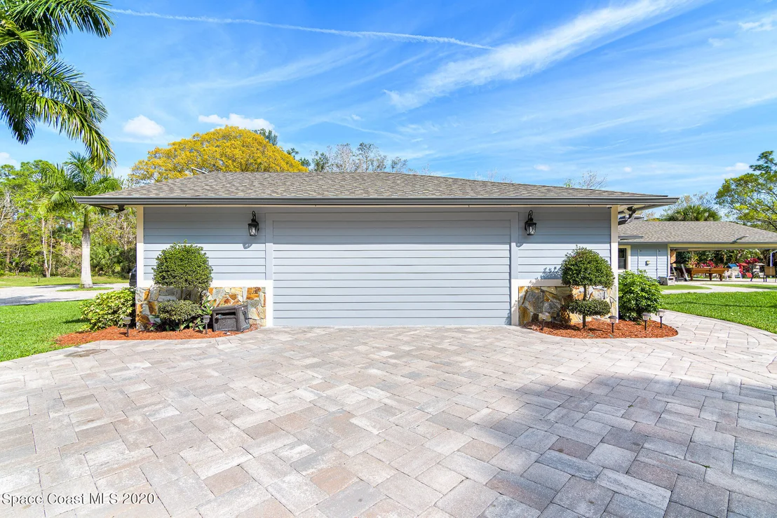 Photo of 4085 Lake Washington Road