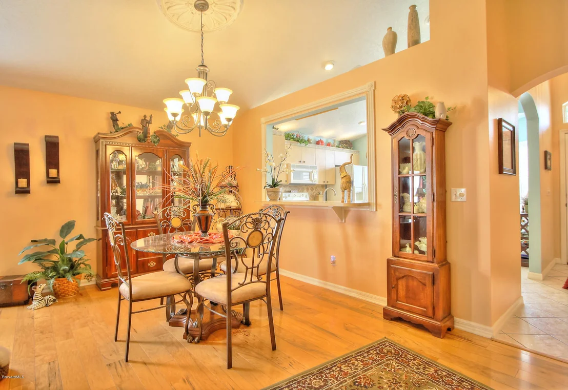 Photo of 991 Pine Creek Circle