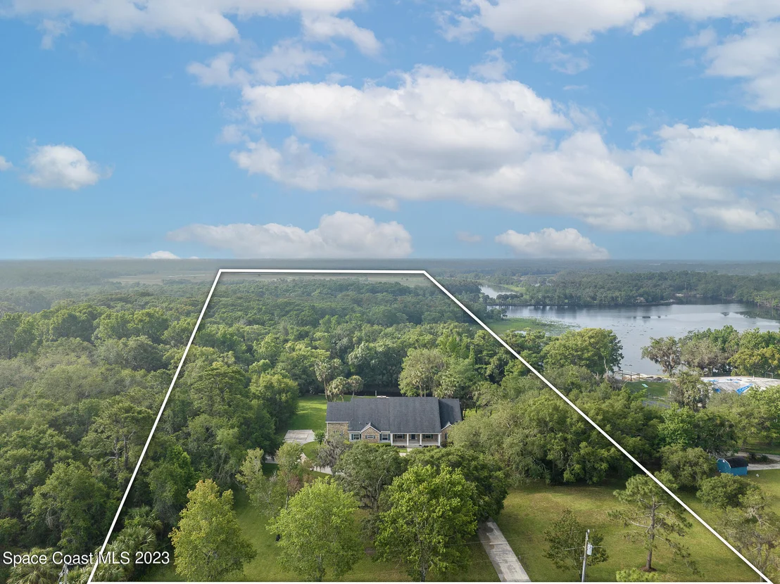 Photo of 927 Iron Bend Trail