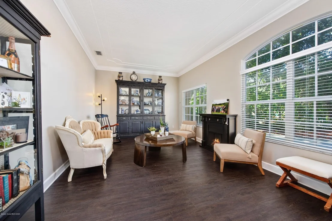 Photo of 637 Woodbridge Drive