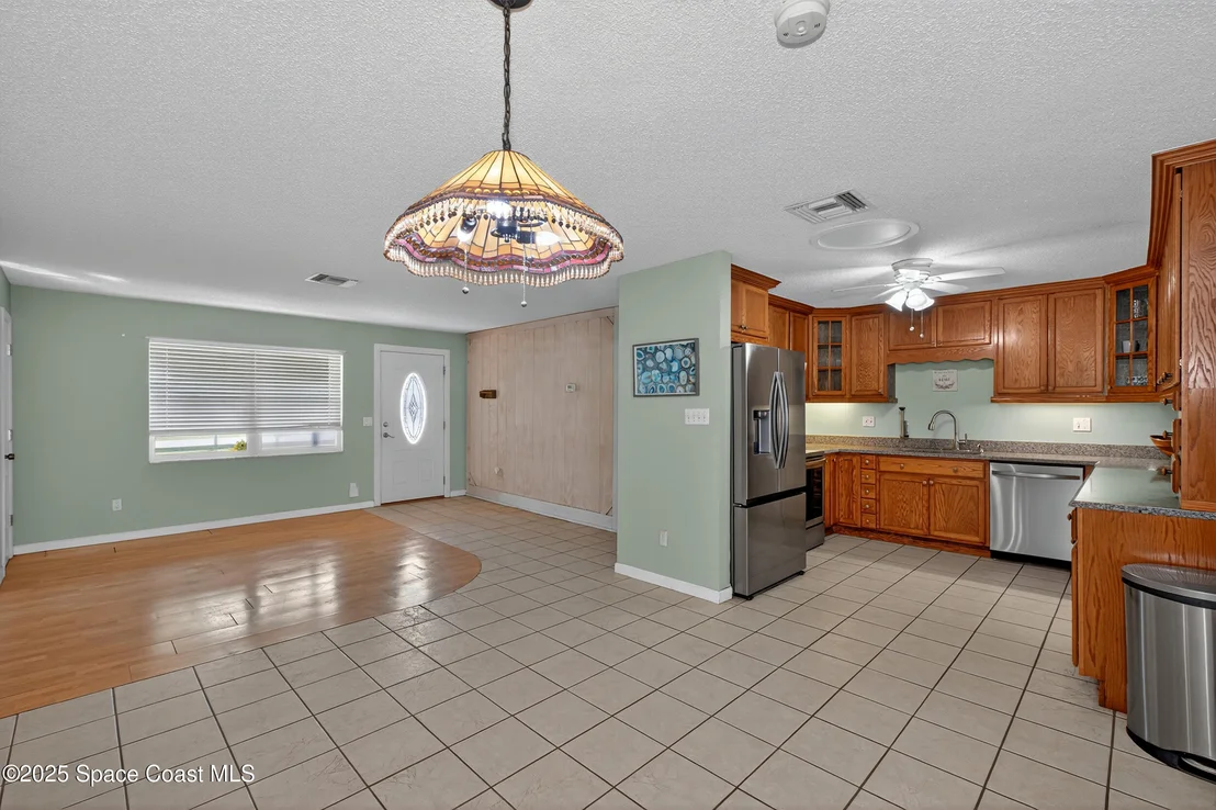 Photo of 853 Knecht Road NE