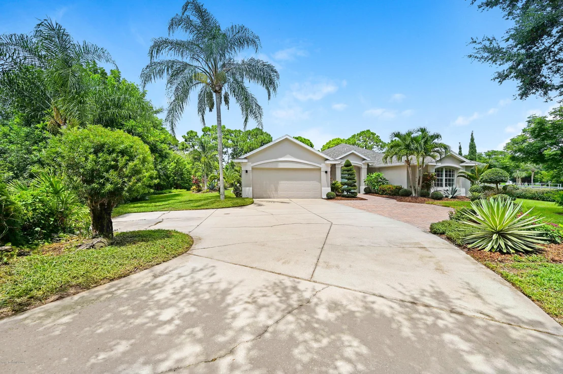 Photo of 602 Gina Lane