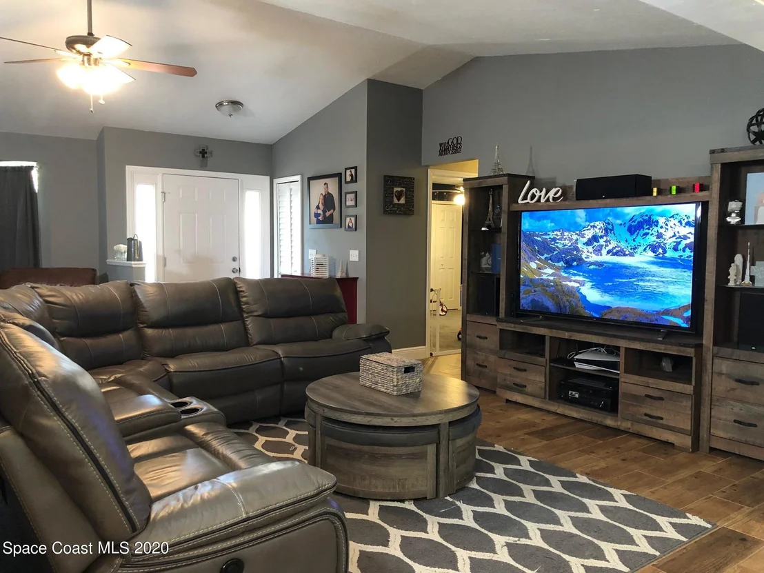 Photo of 1181 Mandarin Drive NE
