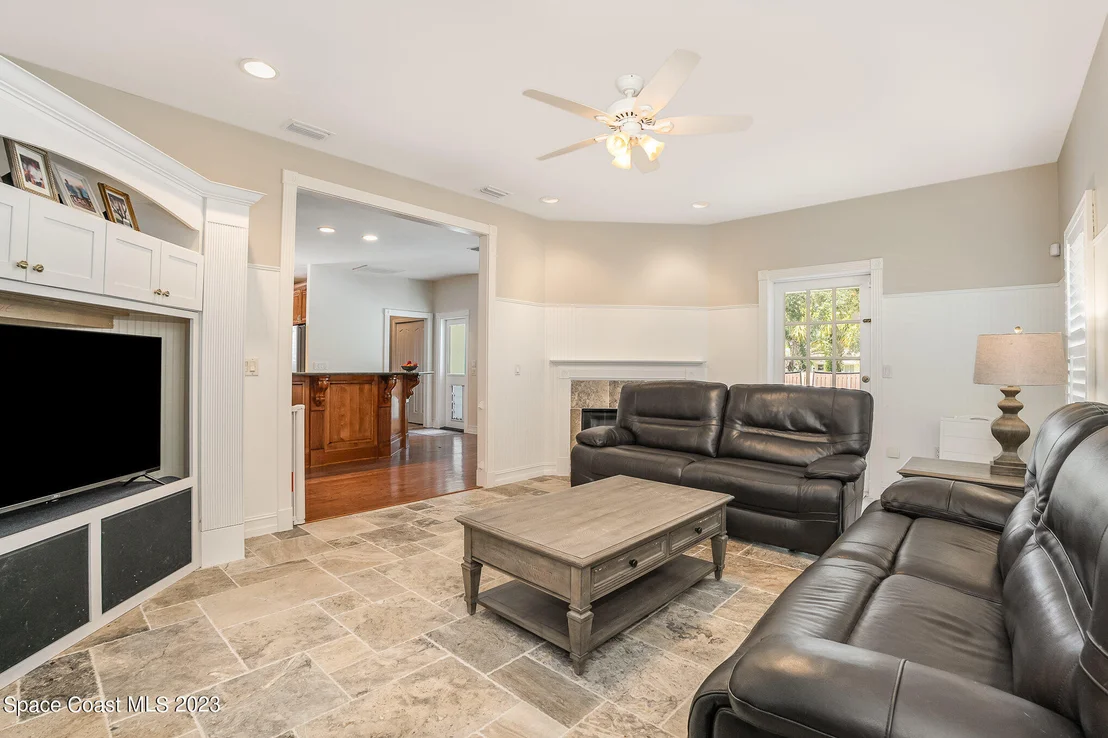 Photo of 320 2nd Avenue