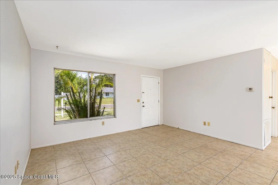 Photo of 933 Gueld Avenue NE