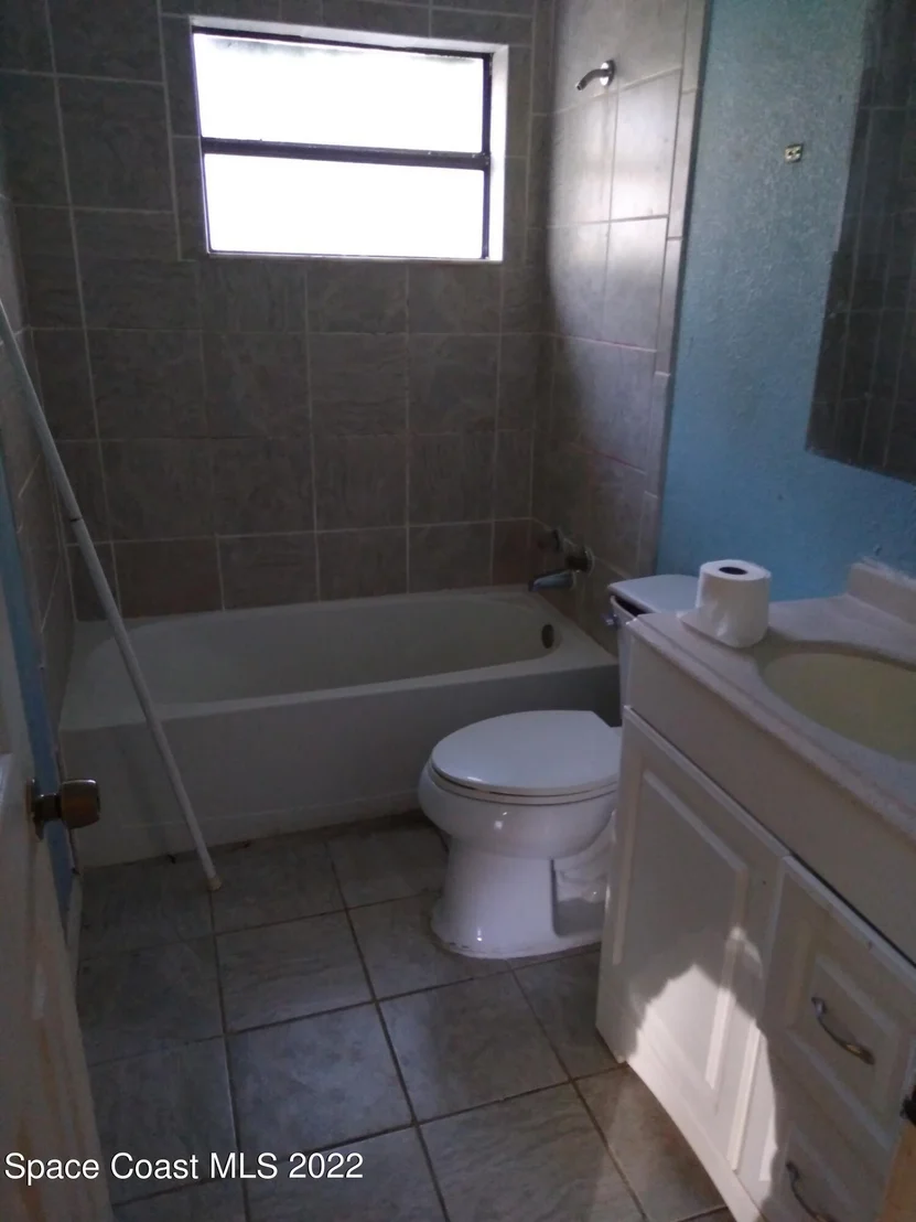 Photo of 344 Bay Avenue