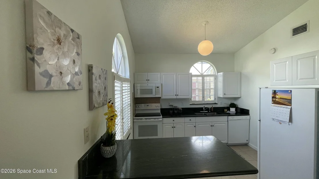 Photo of 865 Bracken Terrace NE