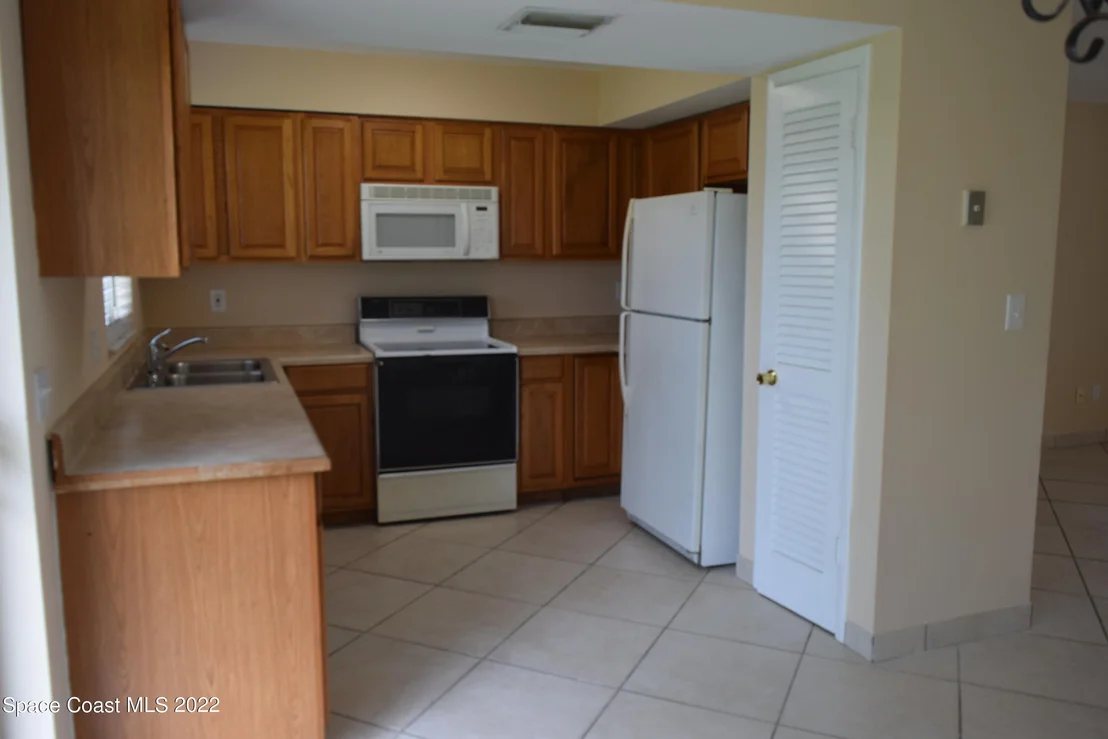 Photo of 771 Cobblestone Lane NE
