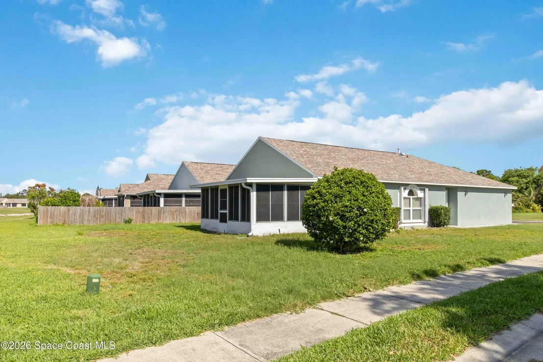 Photo of 2126 Redwood Circle NE