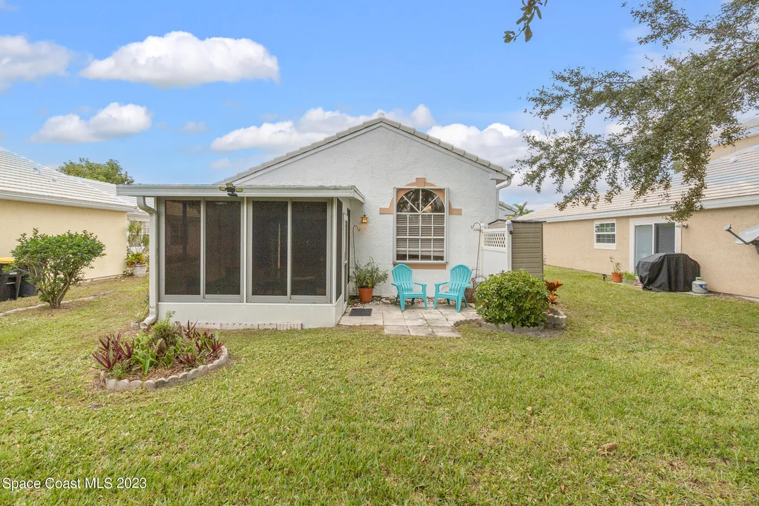 Photo of 921 Wateroak Drive NE