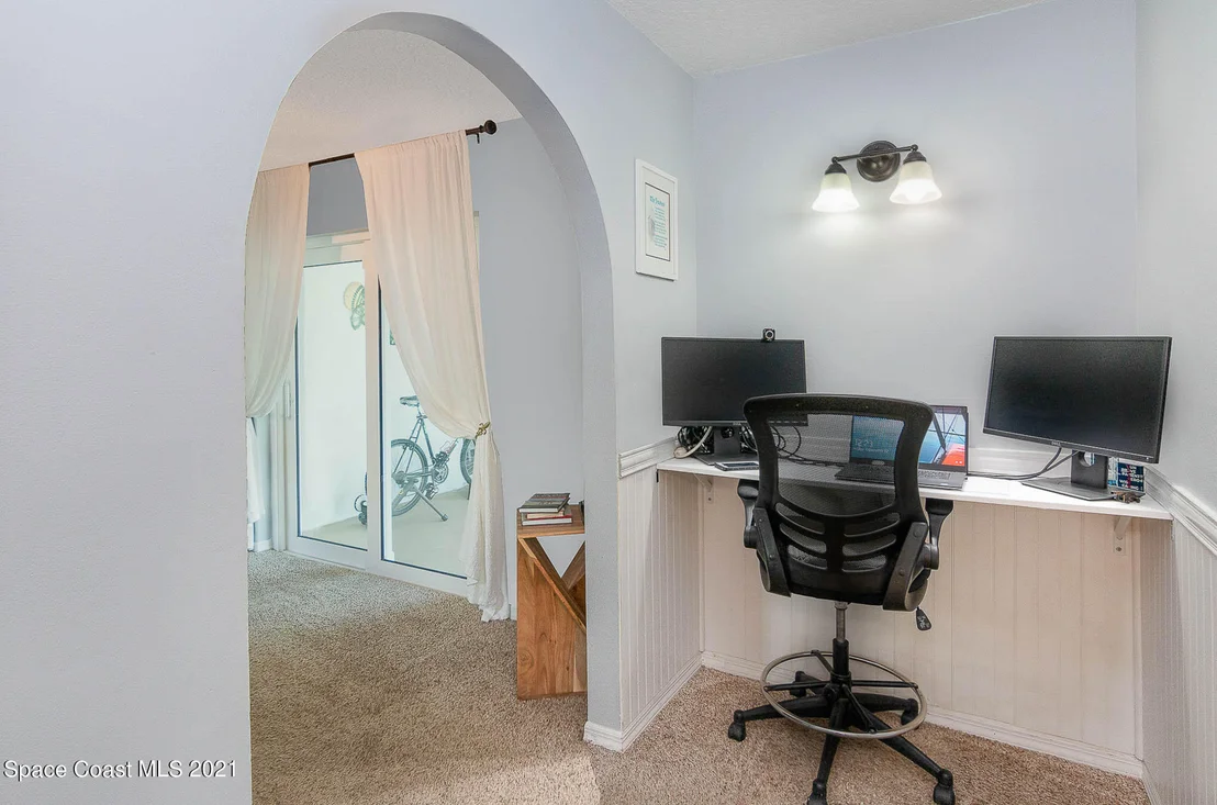Photo of 1002 Mandarin Drive NE