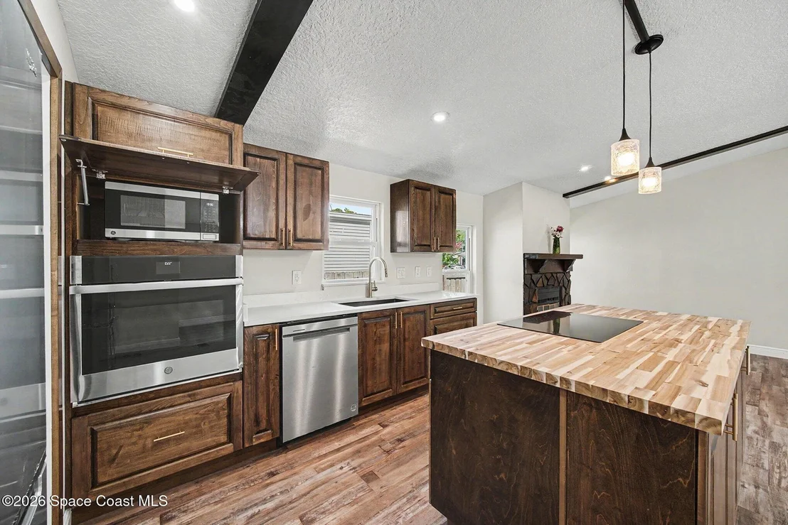 Photo of 24414 Maxwell Street