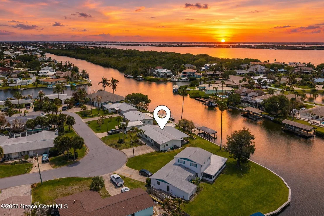 Photo of 213 River Road