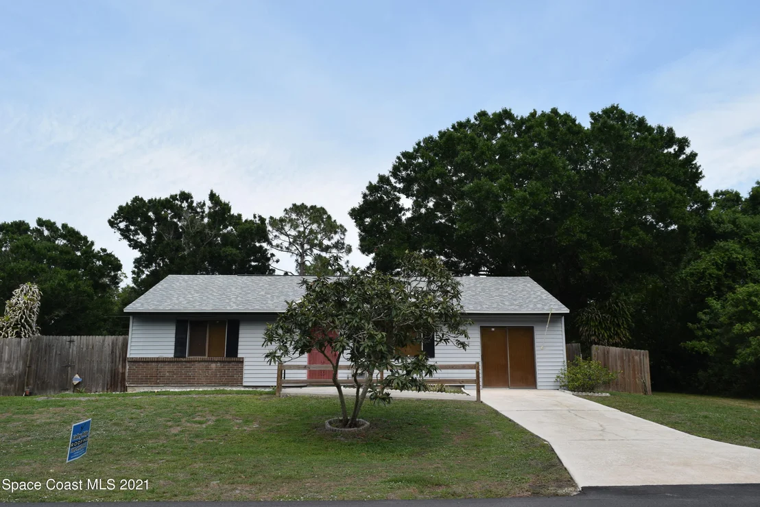 Photo of 1111 Grapefruit Road SE
