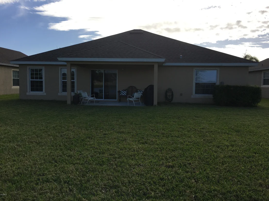 Photo of 325 SE Abernathy Circle