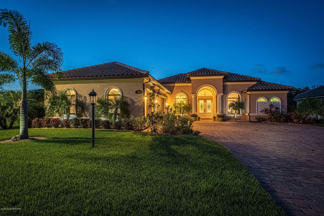 Photo of 824 Lorenza Place
