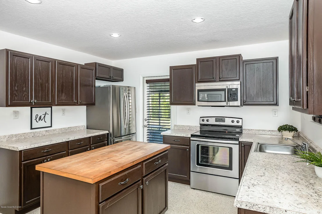 Photo of 960 Forest Road