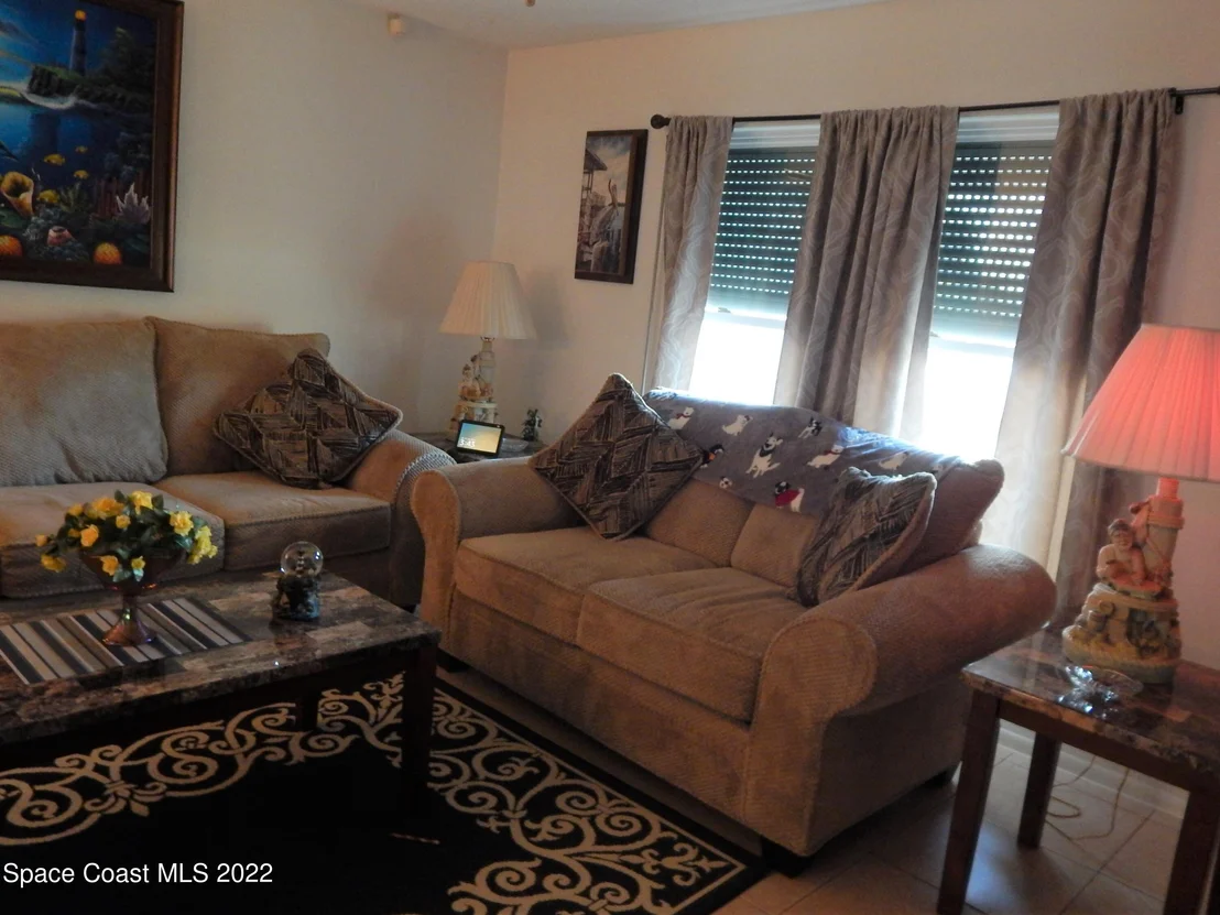 Photo of 1638 Riviera Drive NE