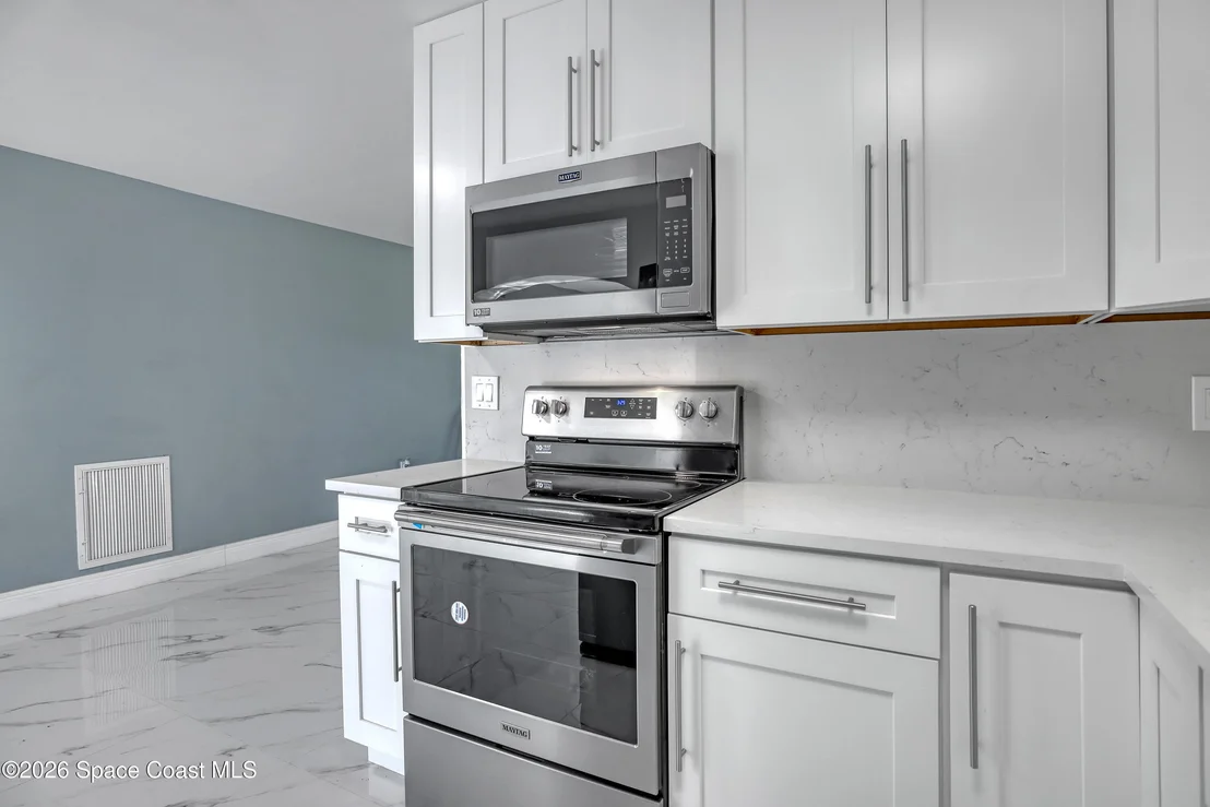 Photo of 1051 Grove Avenue