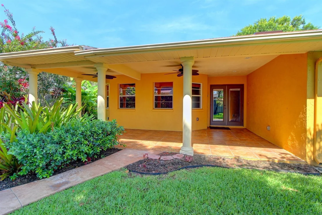 Photo of 940 Pelican Lane