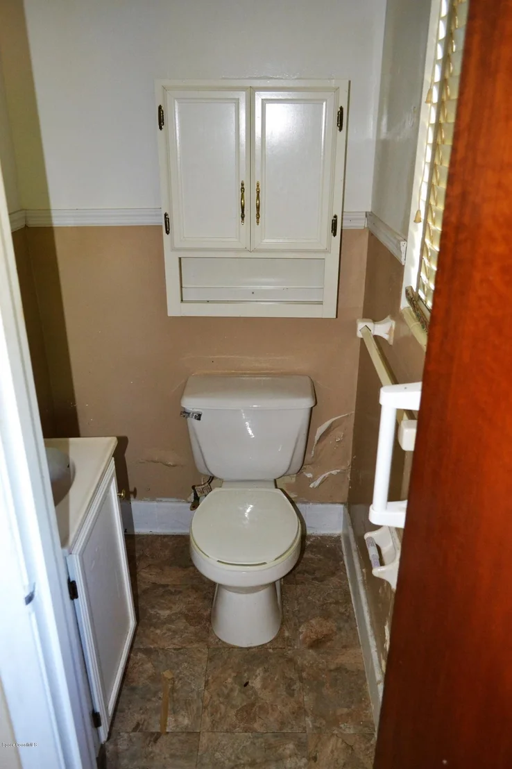 Photo of 1101 AZALEA Lane